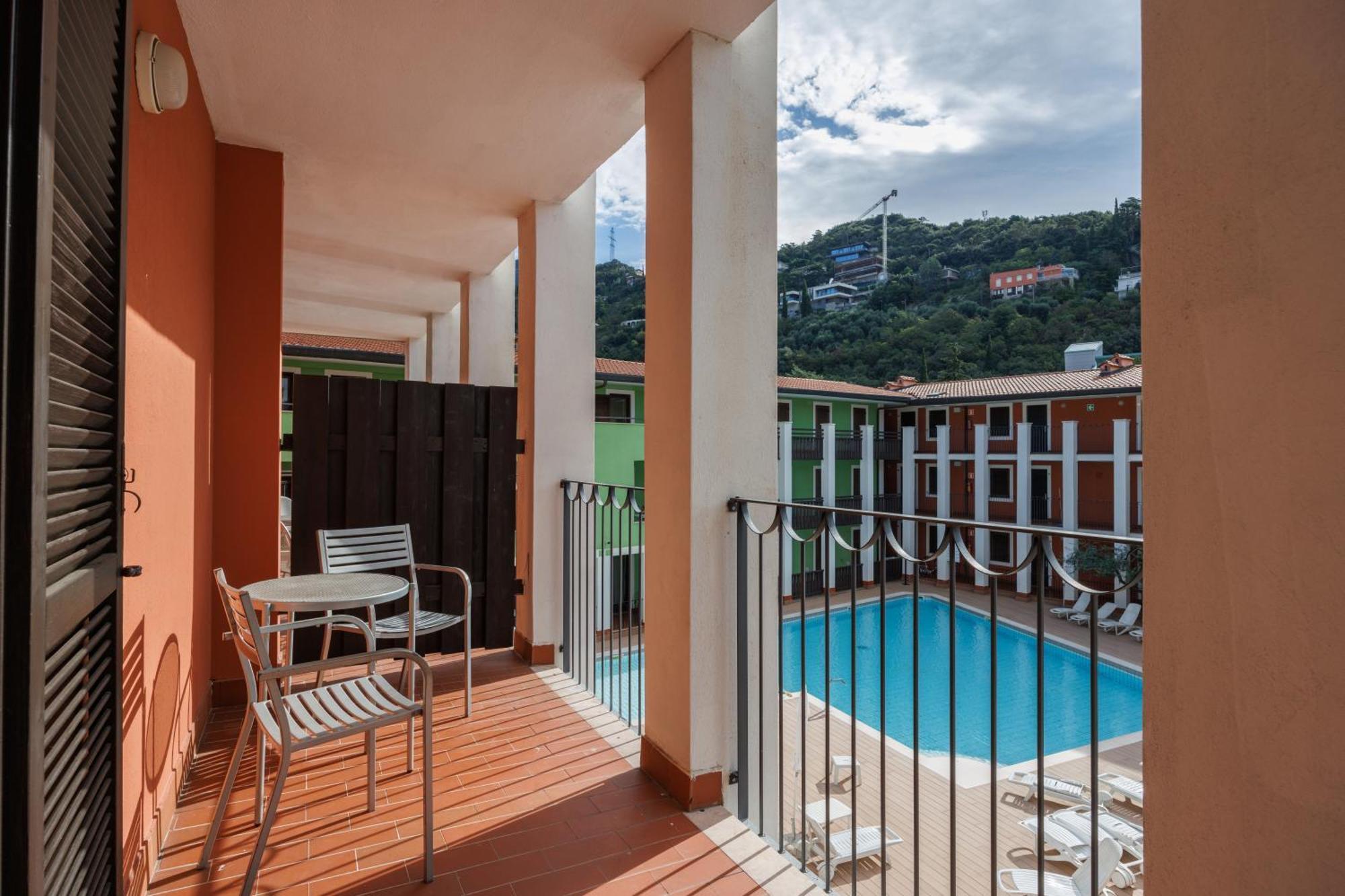 Club Hotel E Residence La Vela Torbole Sul Garda Ngoại thất bức ảnh