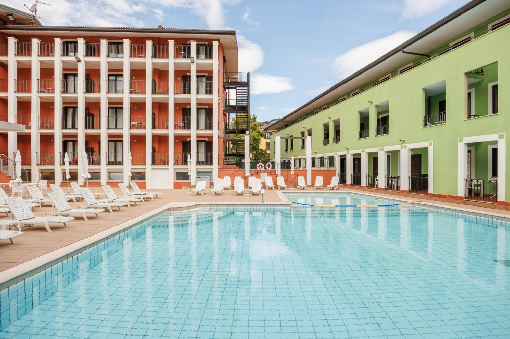 Club Hotel E Residence La Vela Torbole Sul Garda Ngoại thất bức ảnh