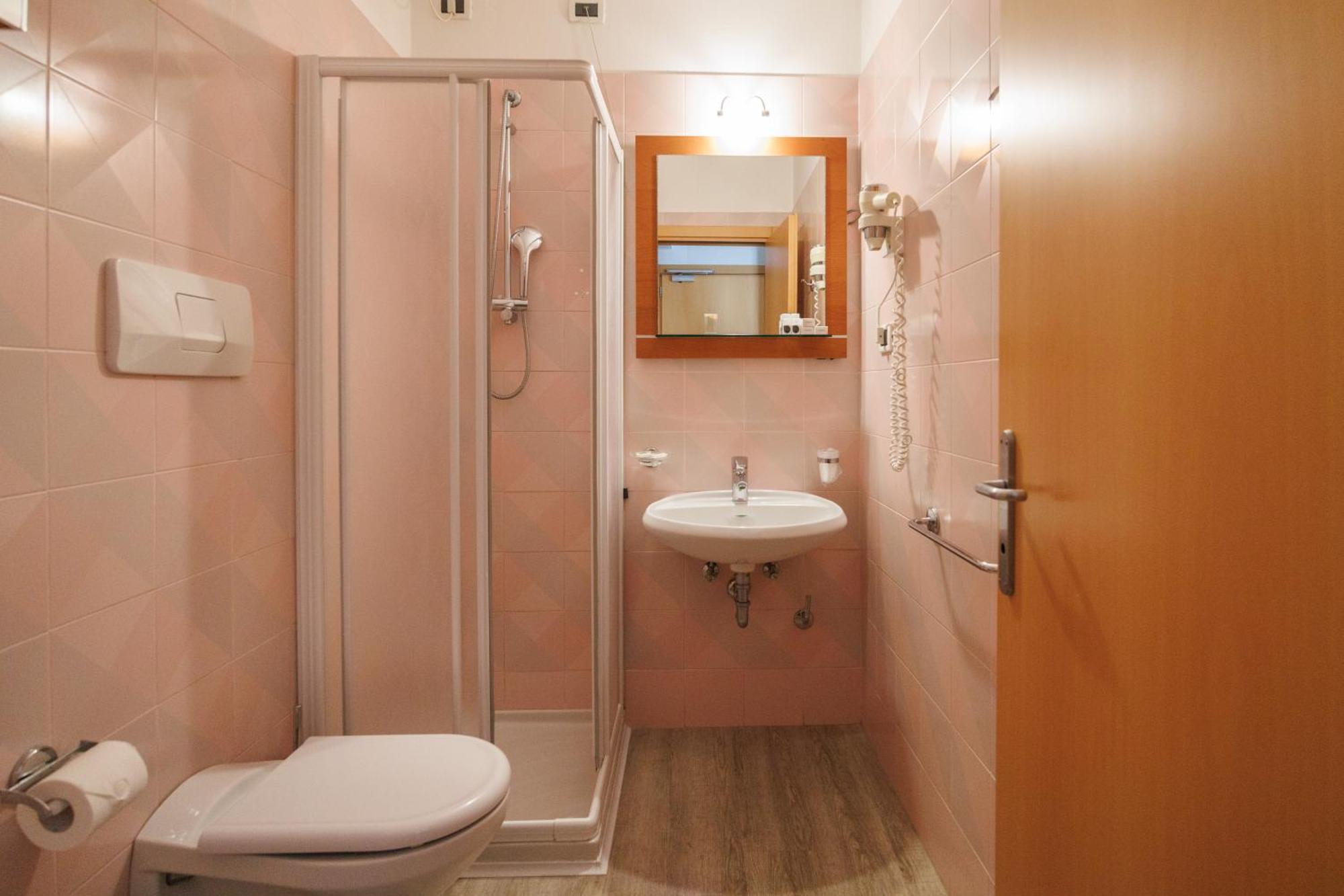 Club Hotel E Residence La Vela Torbole Sul Garda Ngoại thất bức ảnh