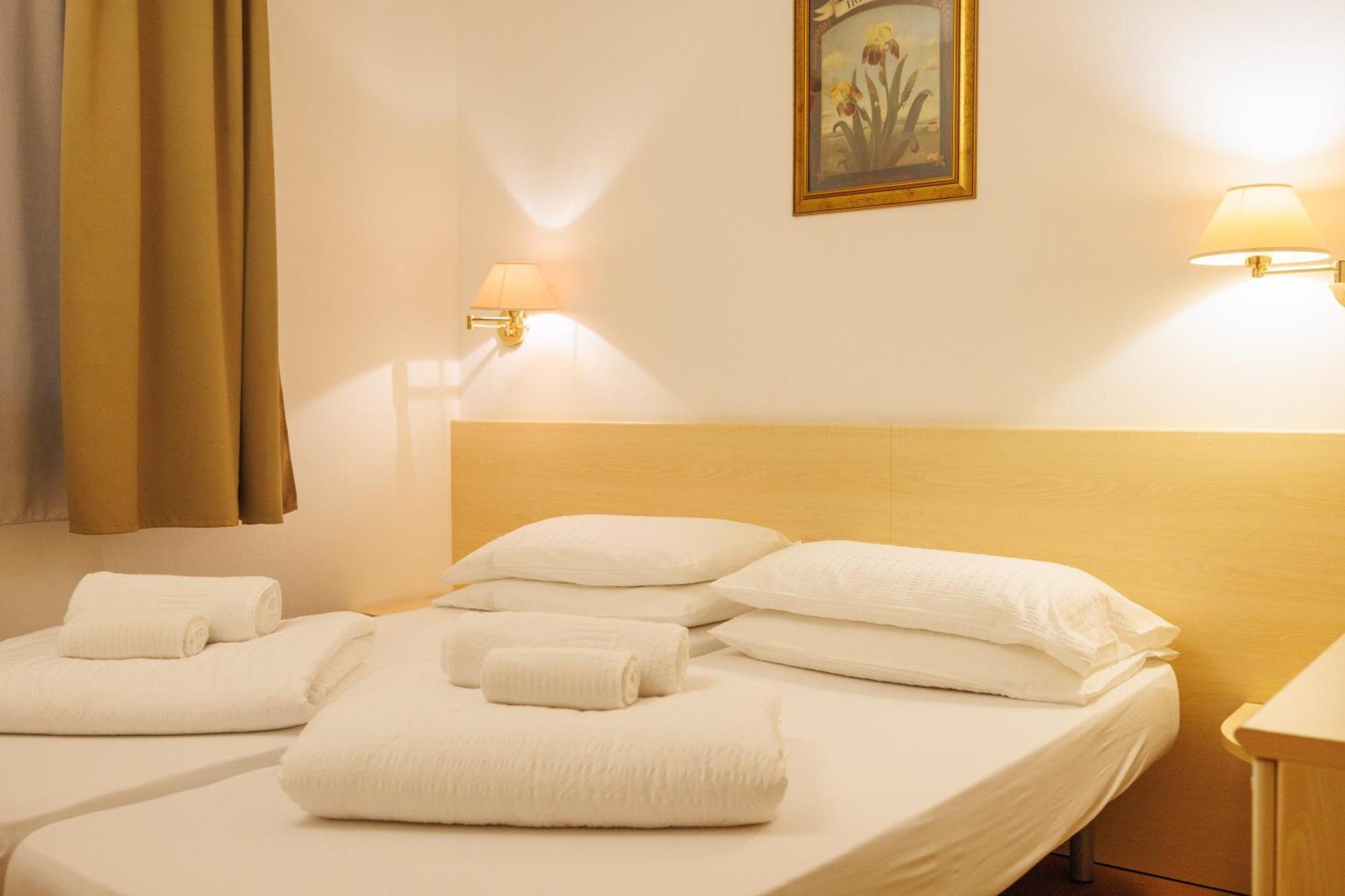 Club Hotel E Residence La Vela Torbole Sul Garda Ngoại thất bức ảnh