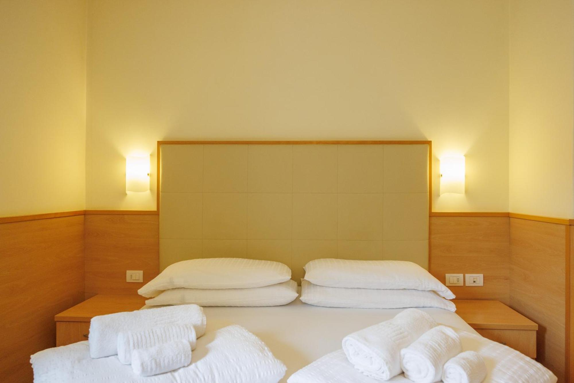 Club Hotel E Residence La Vela Torbole Sul Garda Ngoại thất bức ảnh