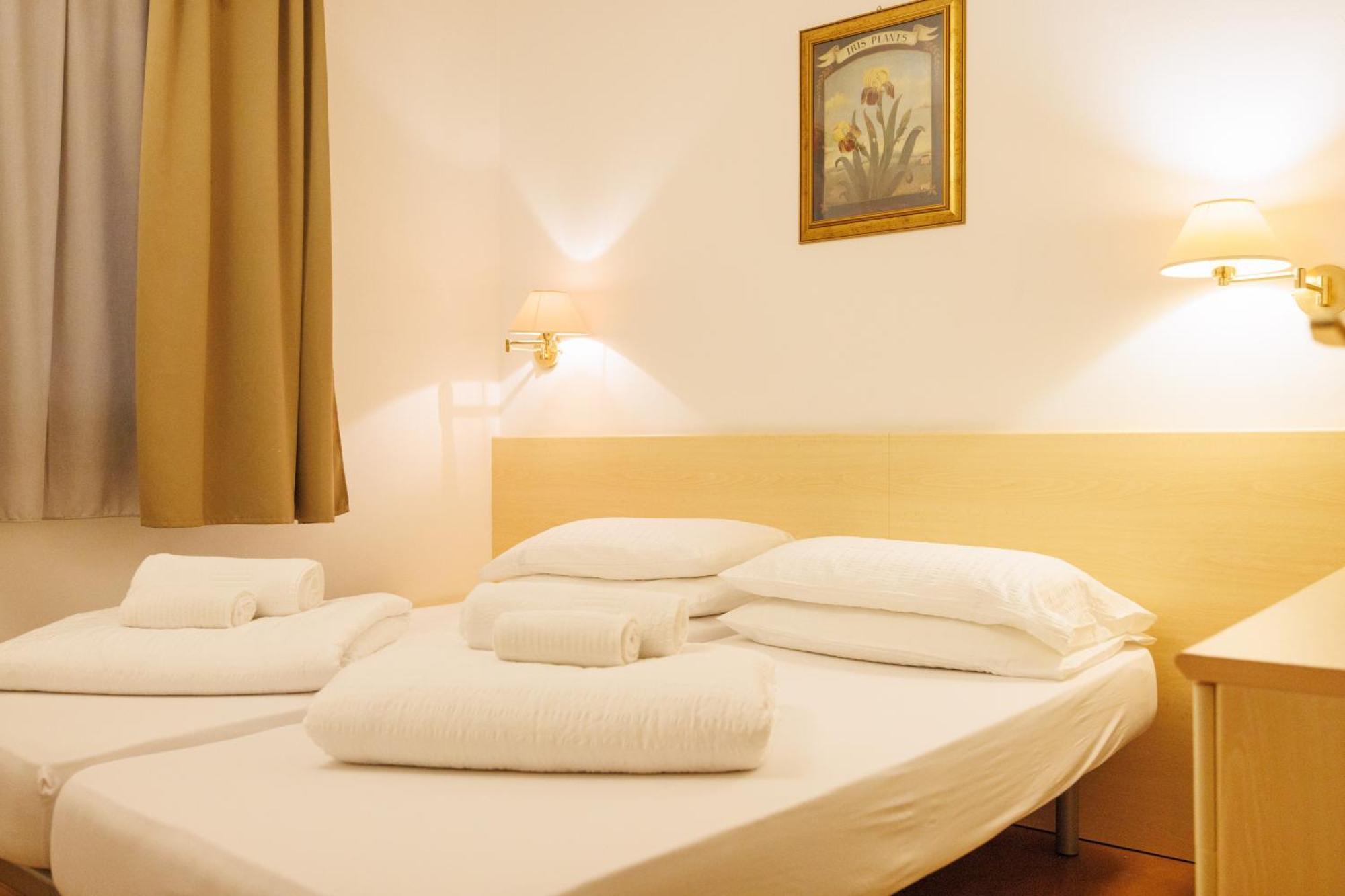 Club Hotel E Residence La Vela Torbole Sul Garda Ngoại thất bức ảnh