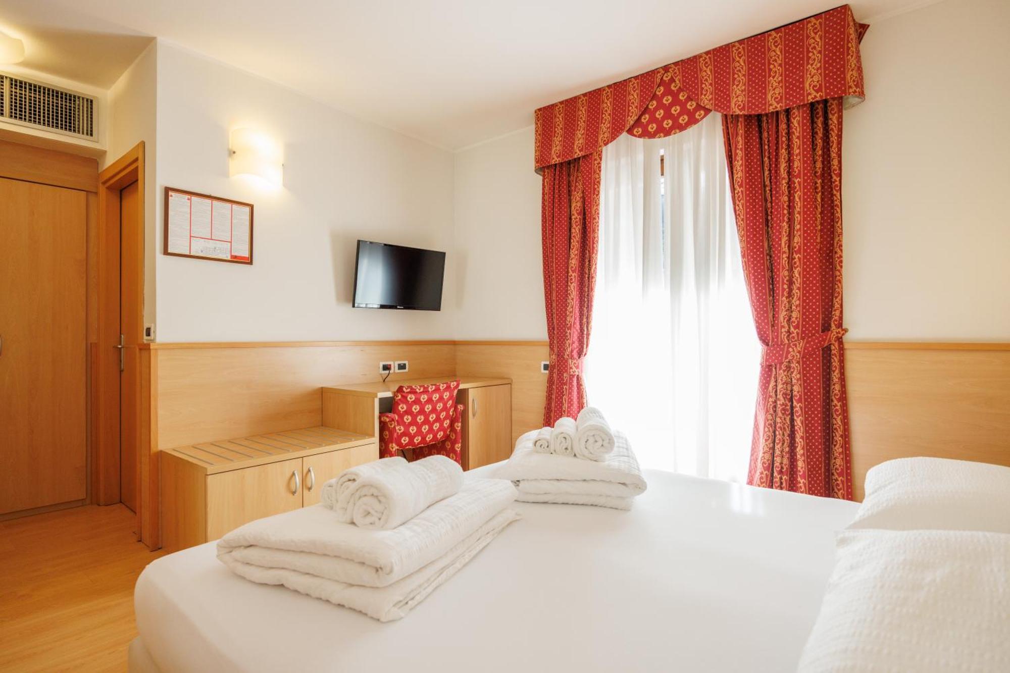 Club Hotel E Residence La Vela Torbole Sul Garda Ngoại thất bức ảnh