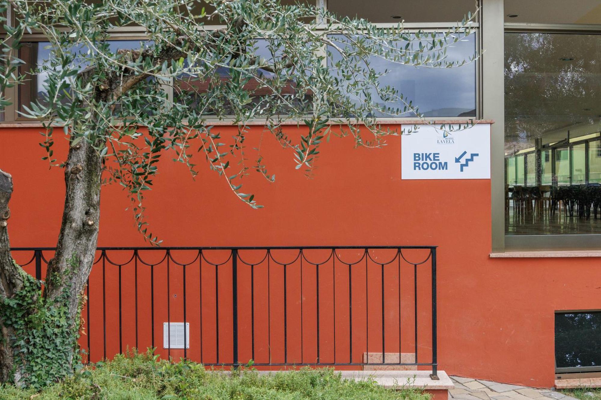 Club Hotel E Residence La Vela Torbole Sul Garda Ngoại thất bức ảnh