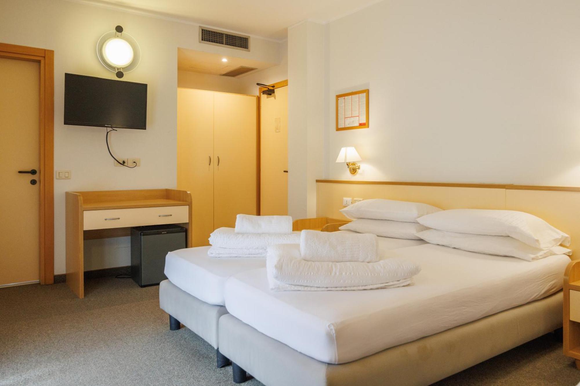 Club Hotel E Residence La Vela Torbole Sul Garda Ngoại thất bức ảnh