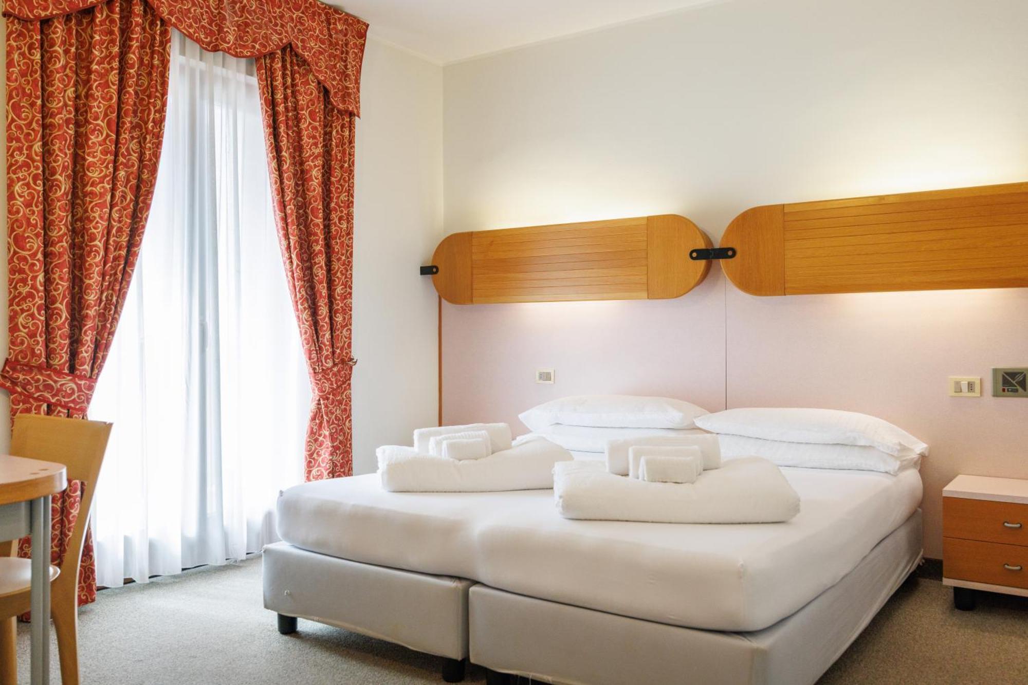 Club Hotel E Residence La Vela Torbole Sul Garda Ngoại thất bức ảnh