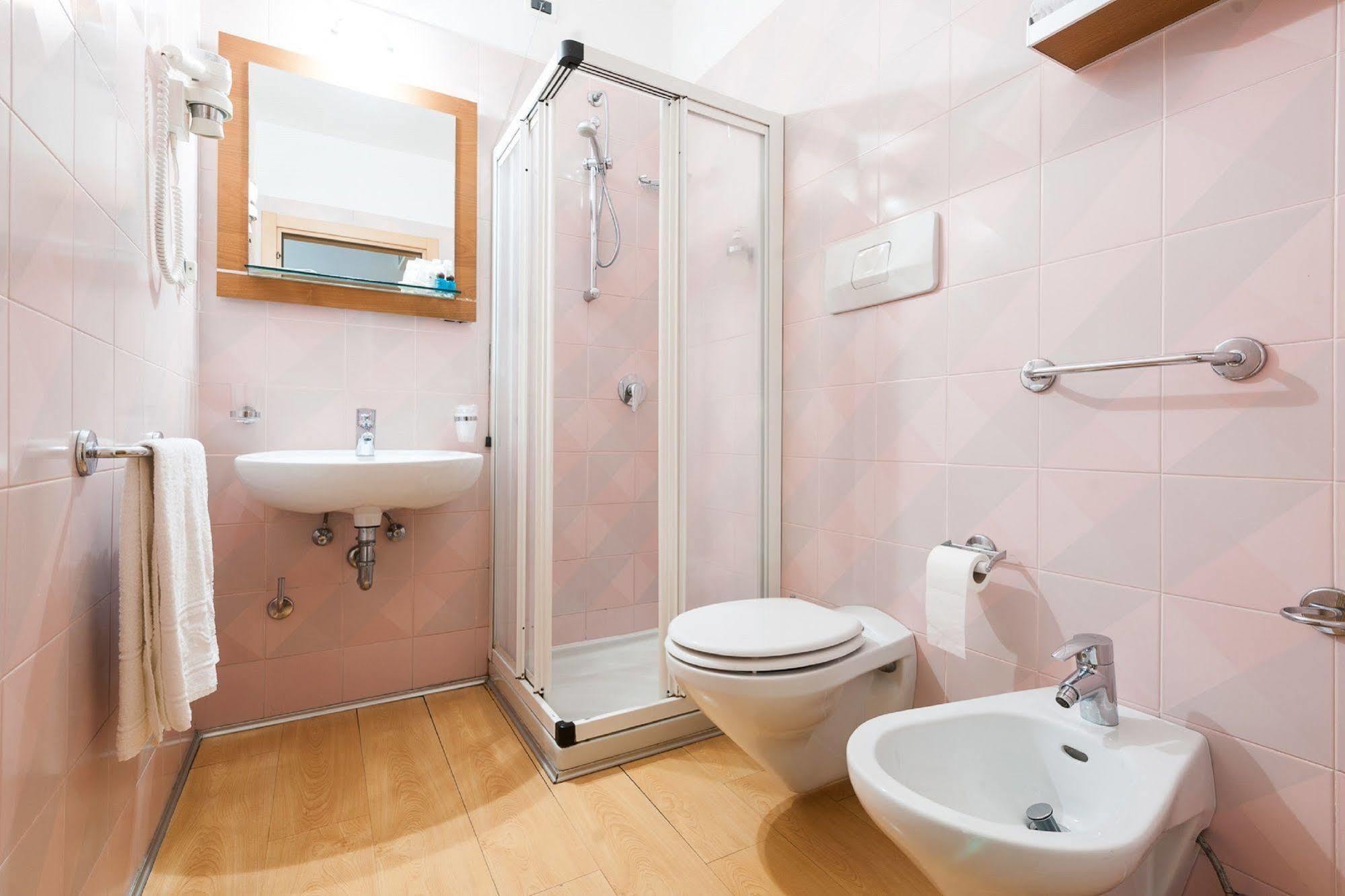 Club Hotel E Residence La Vela Torbole Sul Garda Ngoại thất bức ảnh