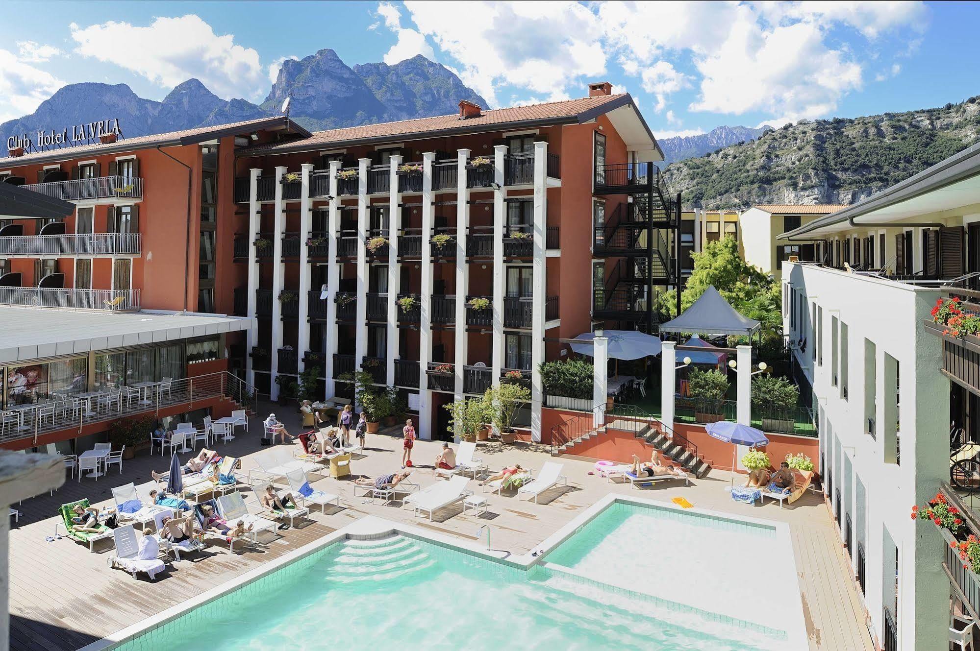 Club Hotel E Residence La Vela Torbole Sul Garda Ngoại thất bức ảnh