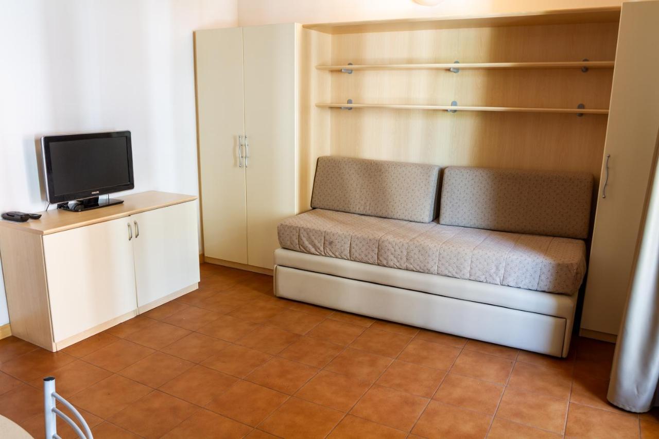 Club Hotel E Residence La Vela Torbole Sul Garda Ngoại thất bức ảnh